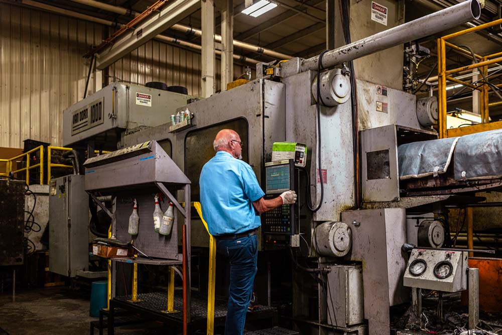 GP3---Injection-mold-with-operator-cropped Injection molding manufacturing process